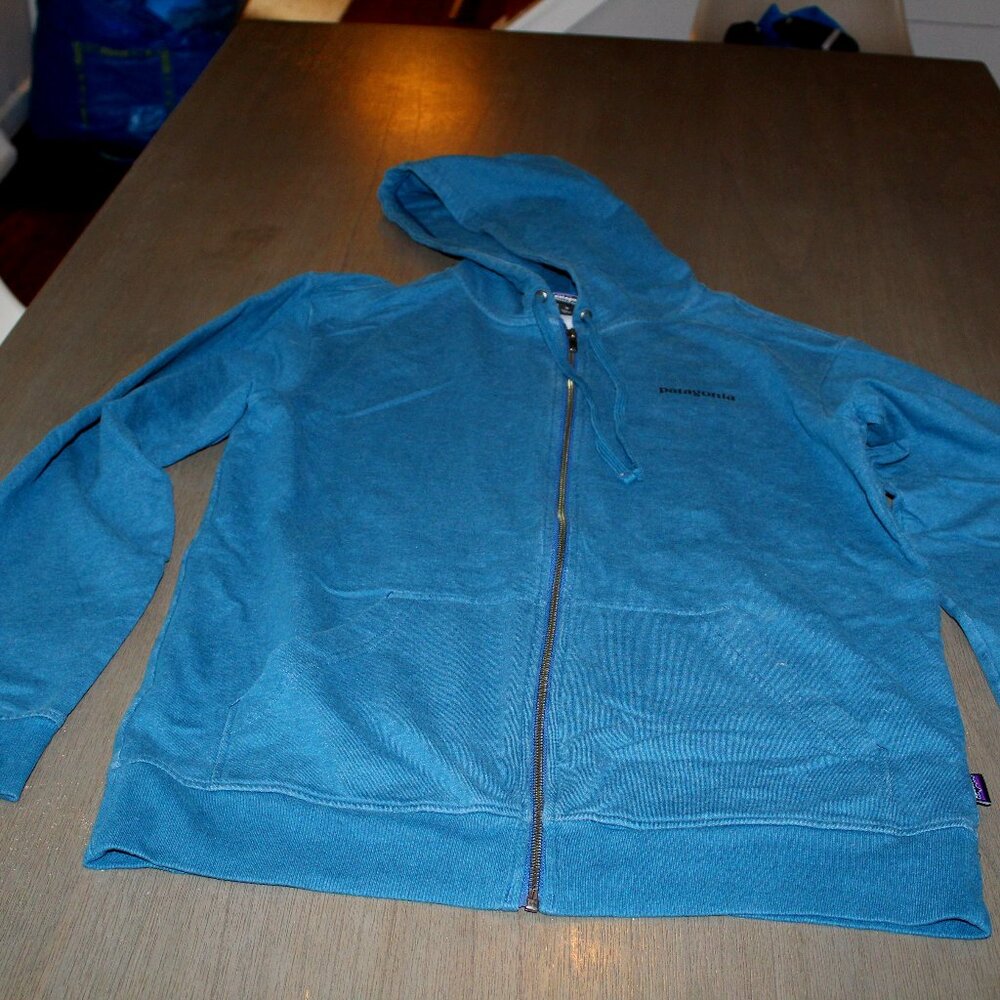Patagonia Men's medium zip-up hodie